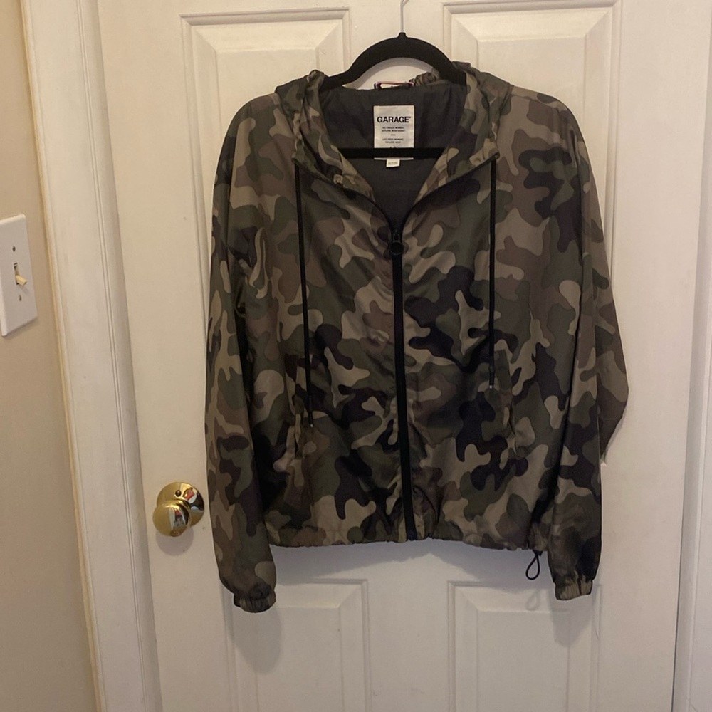 Garage Women’s/Junior’s rain jacket/windbreaker, size small.
